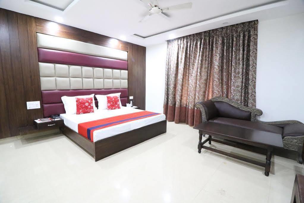 Hotel Ng Paradise Jagādhri Exteriér fotografie