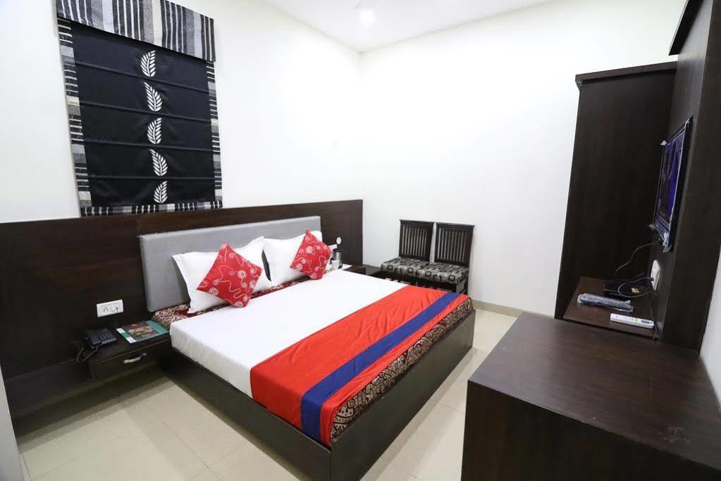 Hotel Ng Paradise Jagādhri Exteriér fotografie