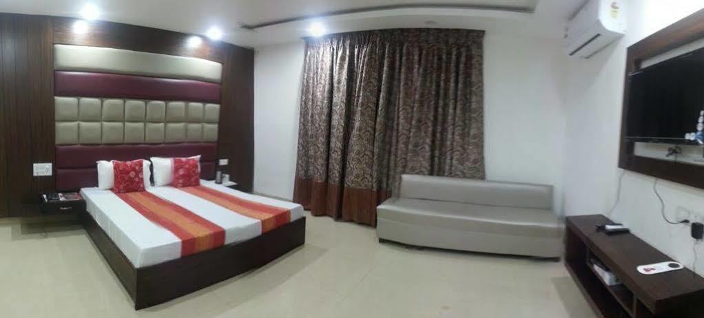 Hotel Ng Paradise Jagādhri Exteriér fotografie